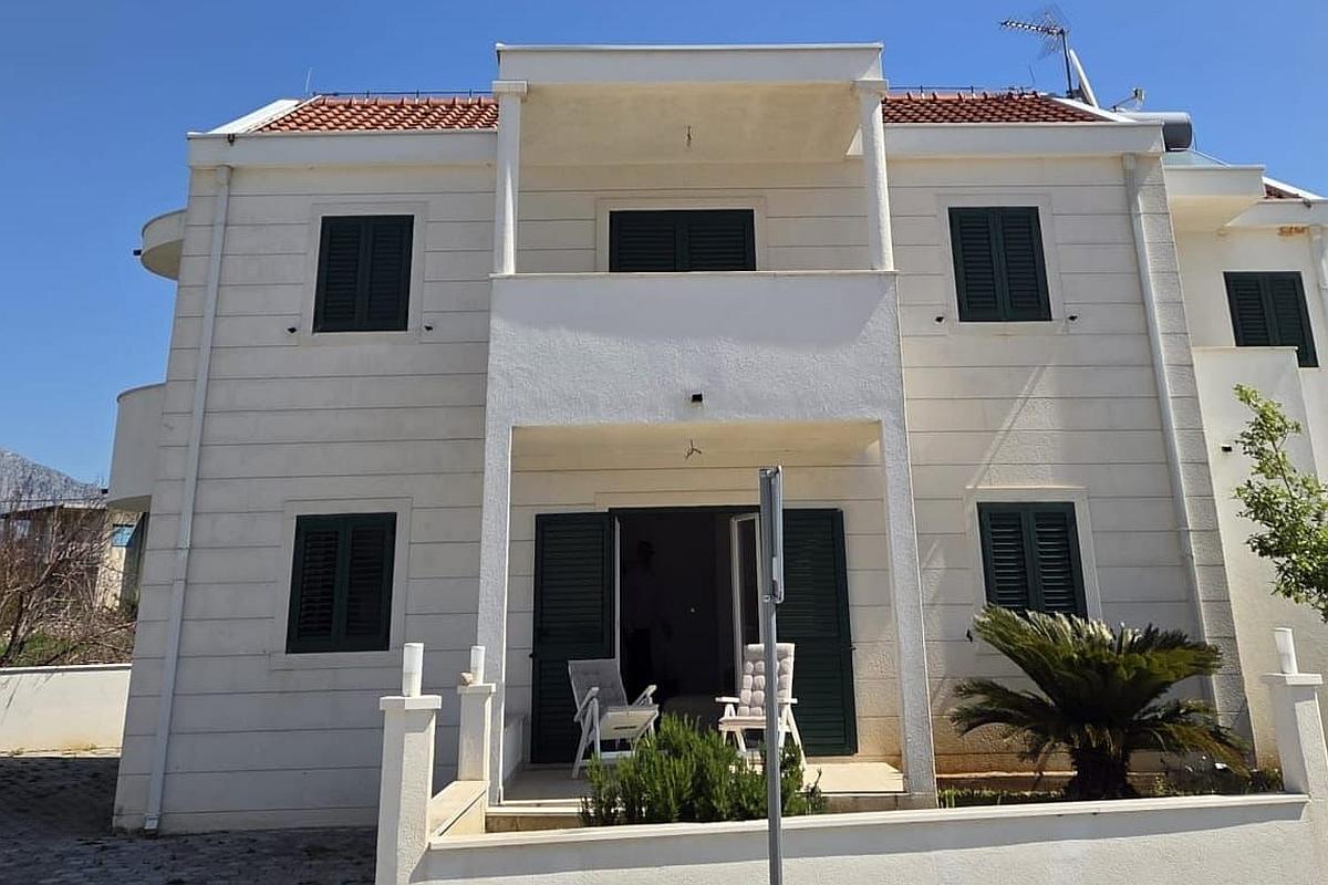 001-2048-38-Hvar-House-in-the-first-row-to-the-sea-for-sale