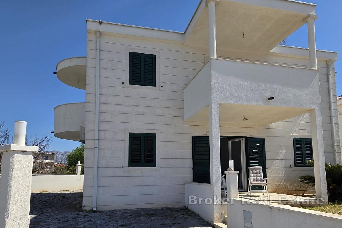 Atraktivní dům v první řadě k moři