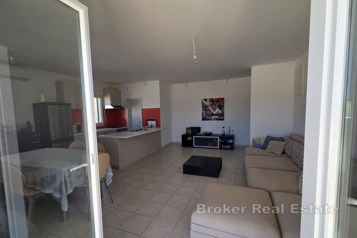 Atraktivní dům v první řadě k moři