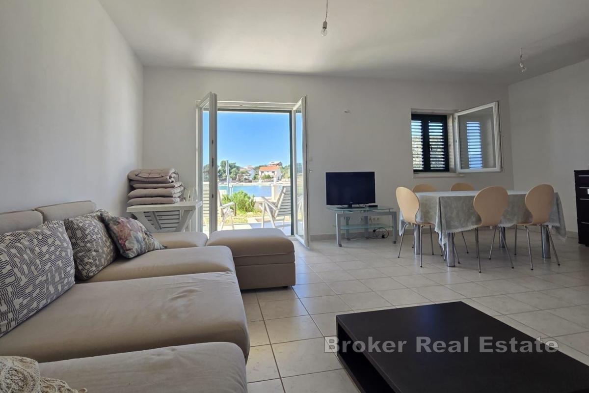 Atraktivní dům v první řadě k moři