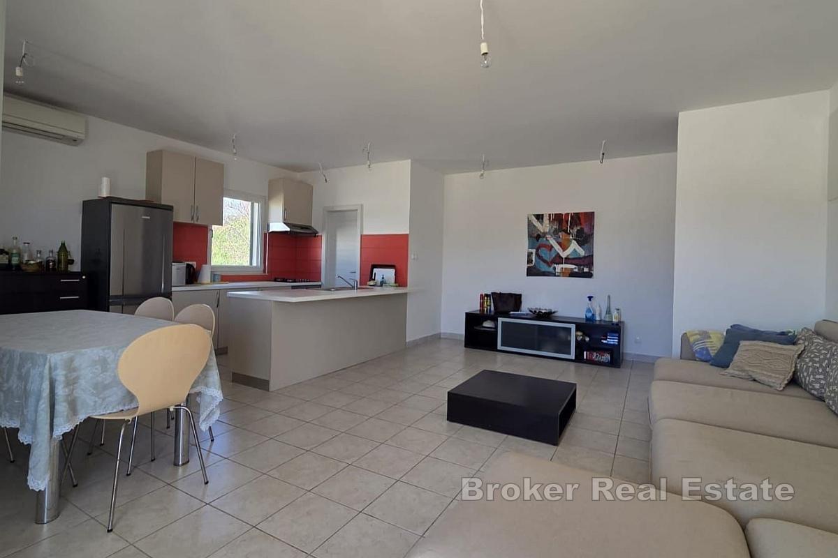 Atraktivní dům v první řadě k moři