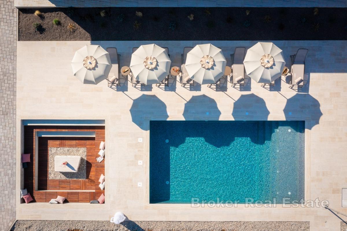 Attraktiv villa med pool och tennisbana nära Split