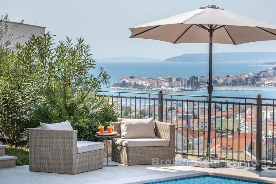 Splendido appartamento con piscina e vista mare