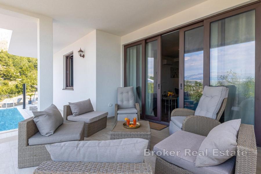 Splendido appartamento con piscina e vista mare