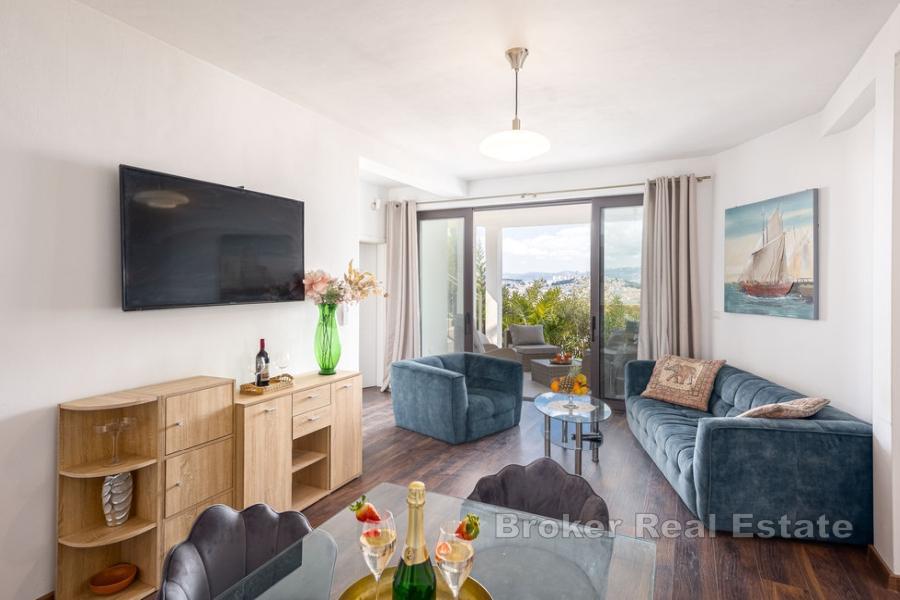 Splendido appartamento con piscina e vista mare