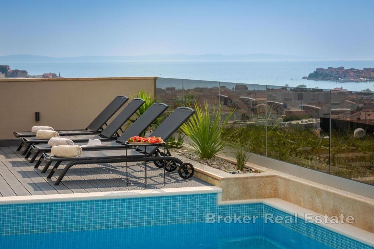Belle villa de vacances avec vue panoramique sur le littoral