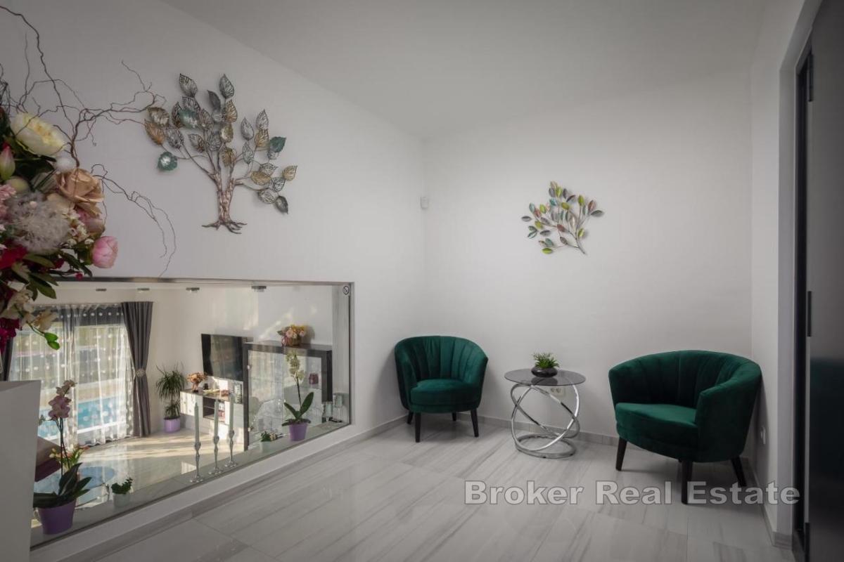 Atrakcyjna willa wakacyjna z panoramicznym widokiem na wybrzeże