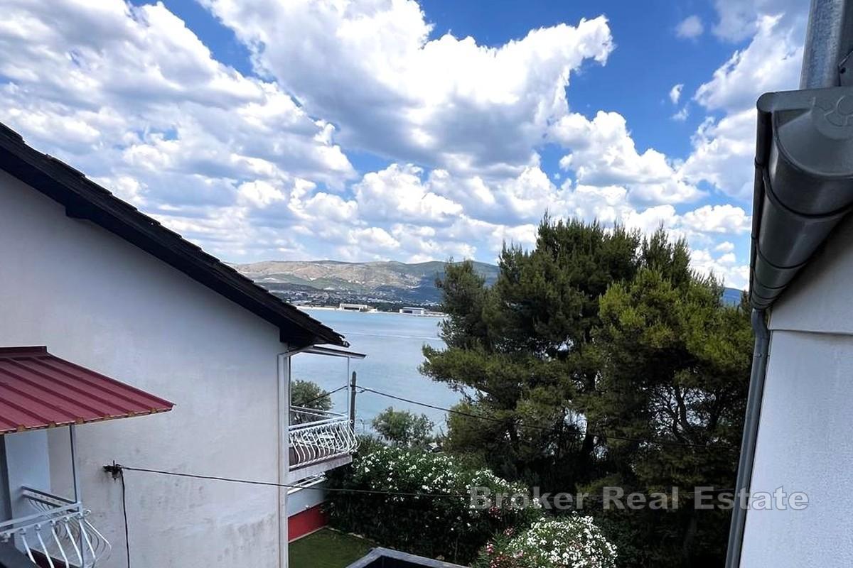 Idylický apartmánový dům v první řadě u moře