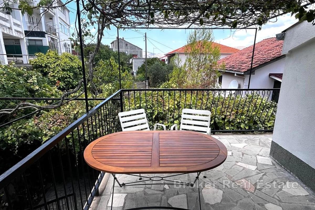 Idylický apartmánový dům v první řadě u moře