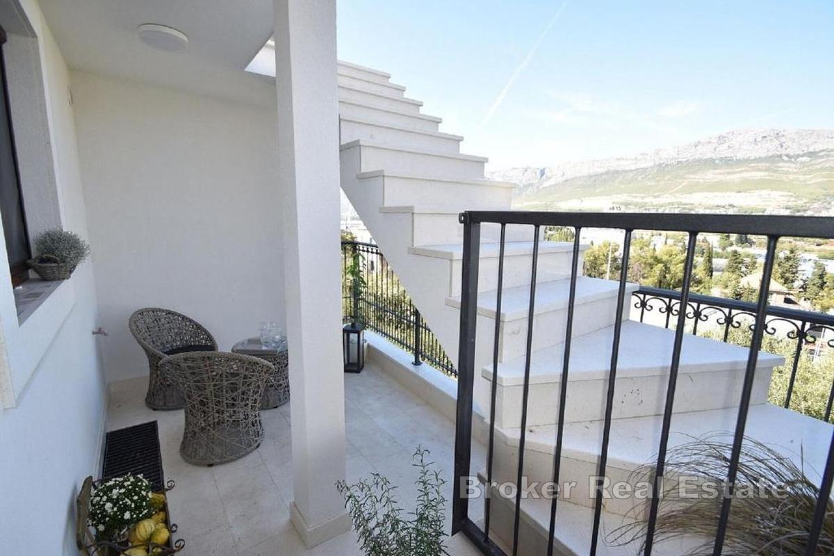 Красивая двухуровневая квартира в аренду недалеко от центра города