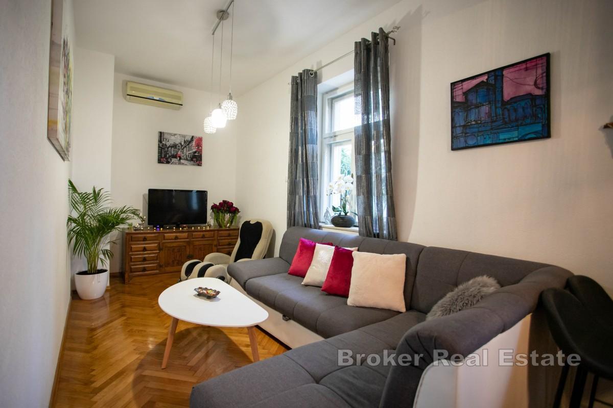 Appartamento con due camere da letto, garage e giardino in posizione privilegiata