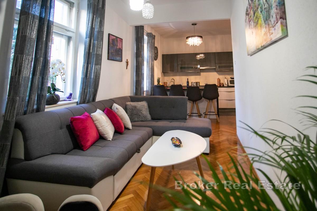 Appartamento con due camere da letto, garage e giardino in posizione privilegiata