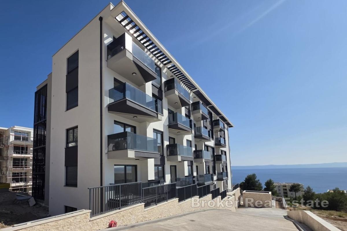 Moderno appartamento con tre camere da letto in un nuovo edificio con vista sulla costa