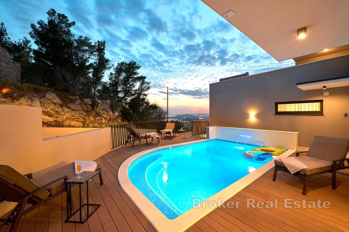 En modern villa med 4 sovrum med eget badrum, uppvärmd pool, jacuzzi och bastu