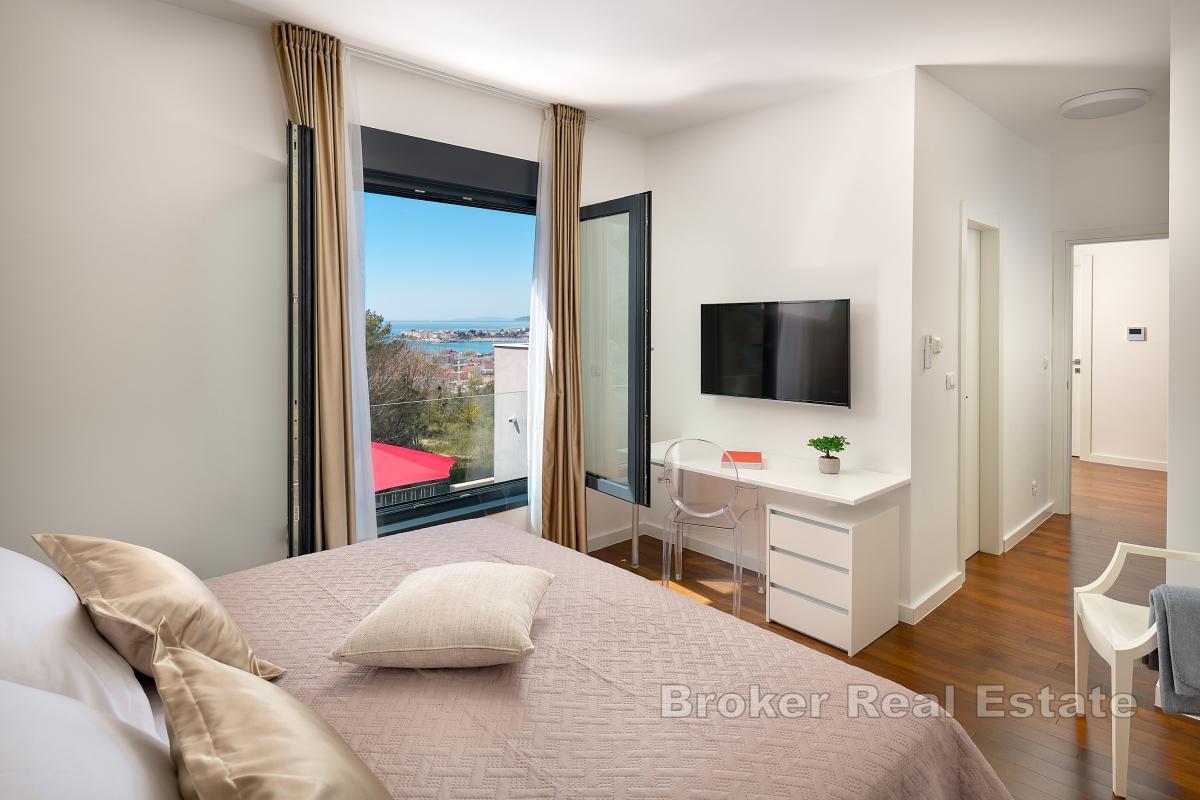 En modern villa med 4 sovrum med eget badrum, uppvärmd pool, jacuzzi och bastu