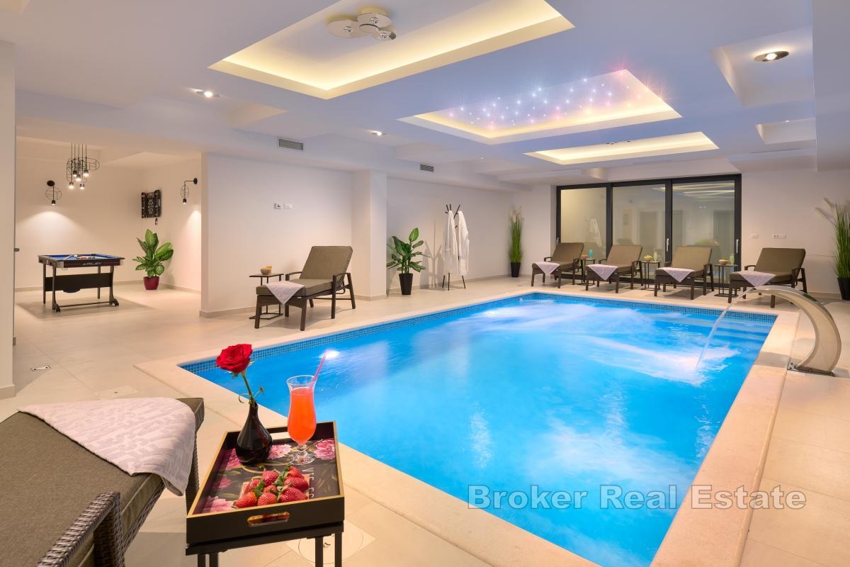 Villa de luxe avec 4 chambres, piscine intérieure et garage – location longue durée