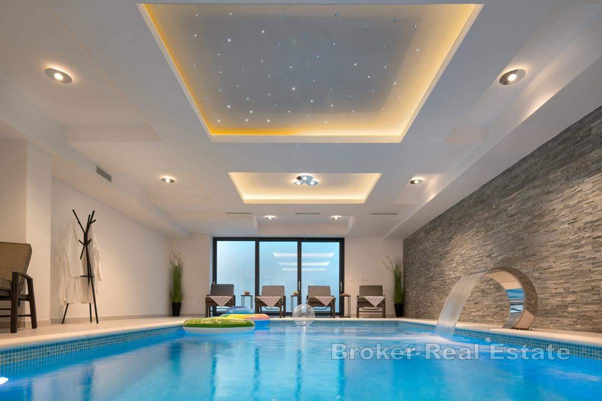Villa de luxe avec 4 chambres, piscine intérieure et garage – location longue durée