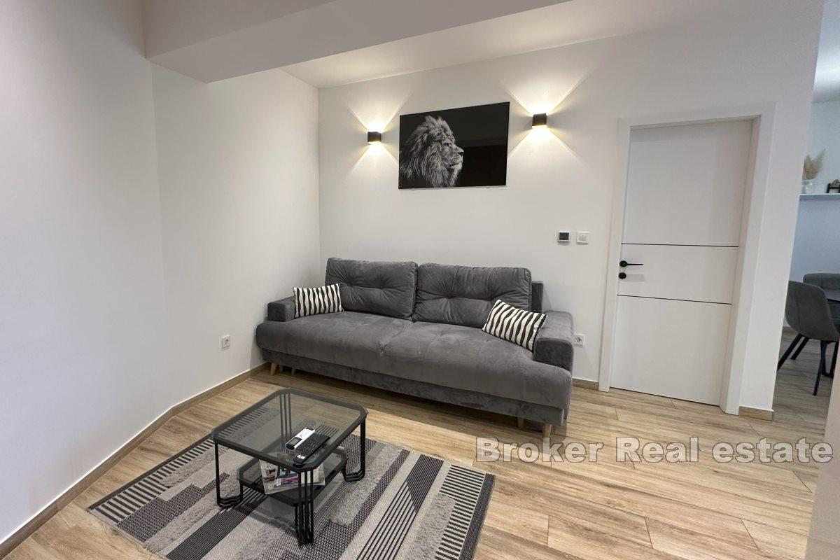 Potpuno namješten i opremljen stan