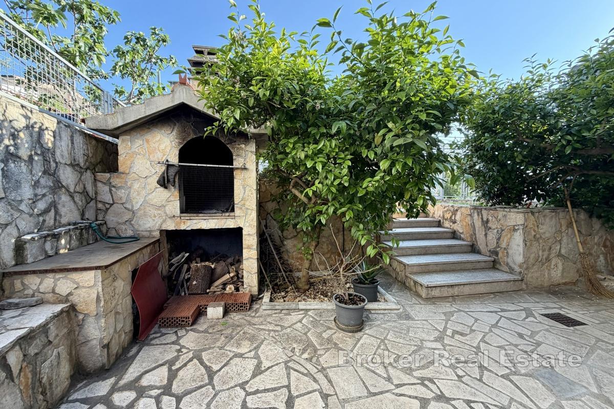 Funktionales Familienhaus mit Garten und Parkplatz