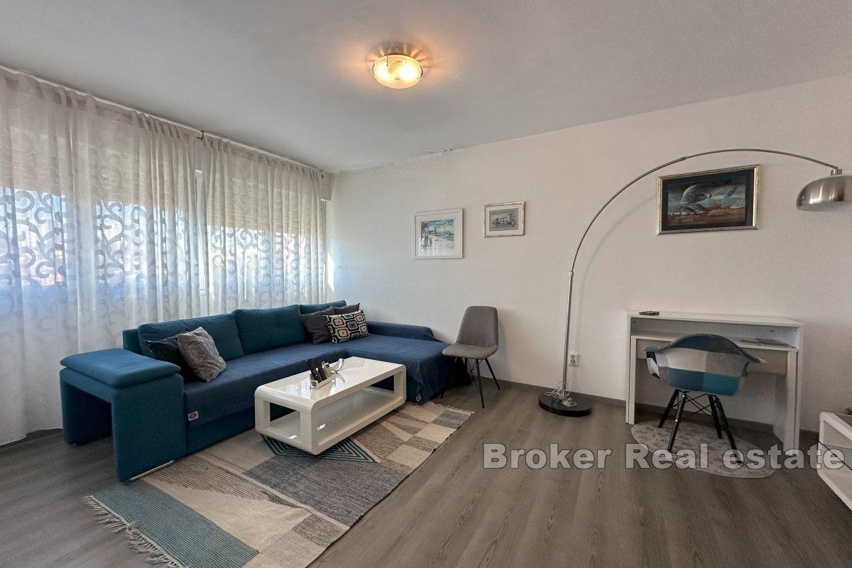 001-2049-14-Split-Split-3-Two-bedroom-apartment-in-a-great-location-for-rent