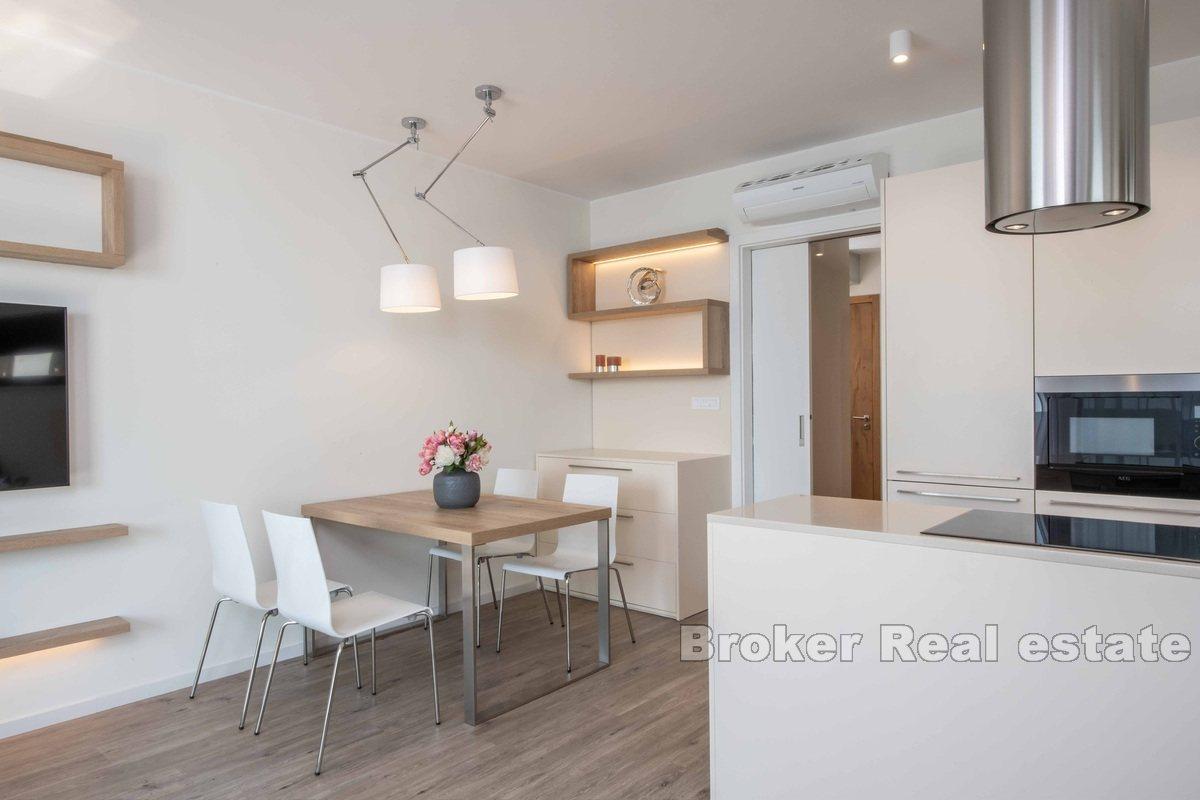 Omiš - Výnimočný apartmán v prvom rade pri mori