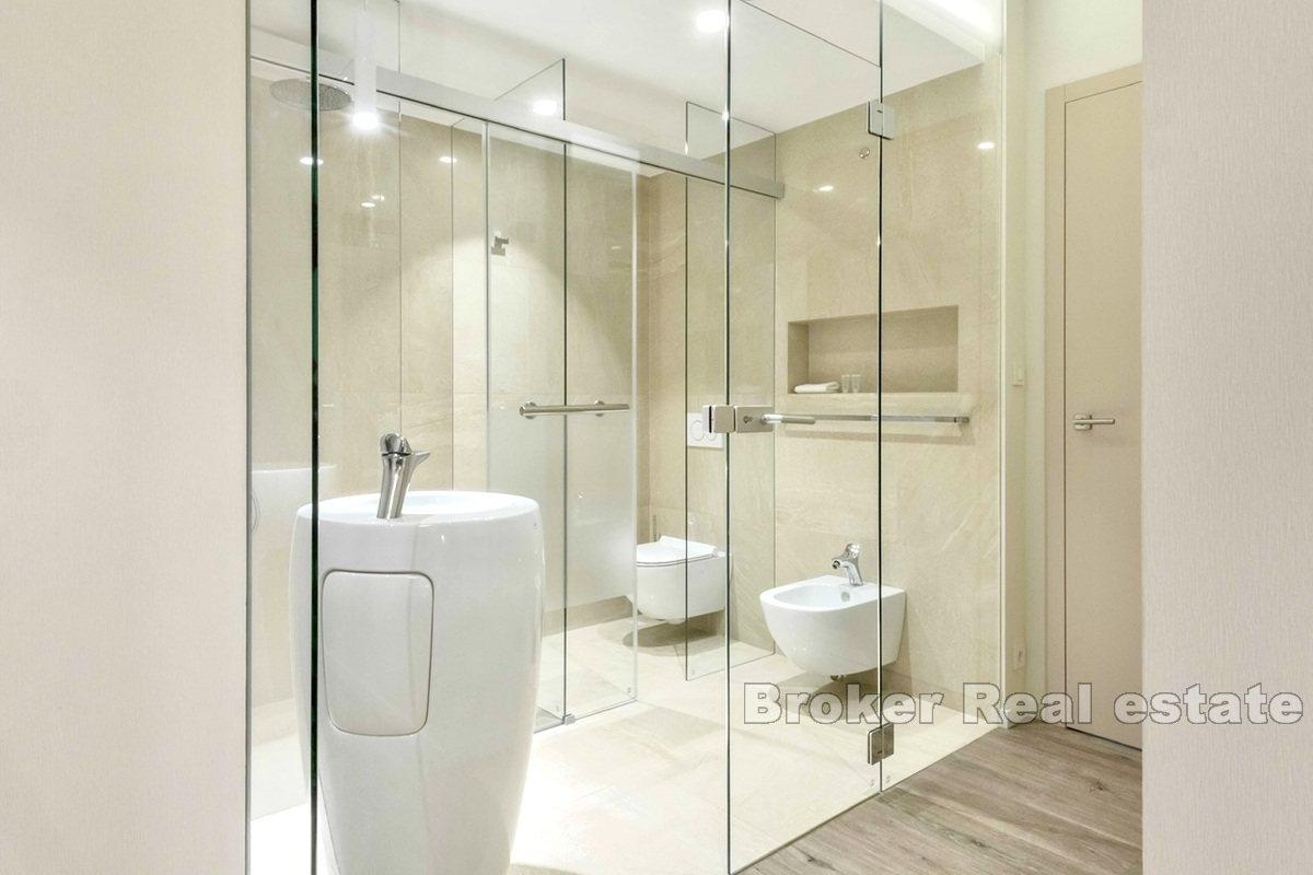 Luksusleilighet ved sjøen med panoramautsikt