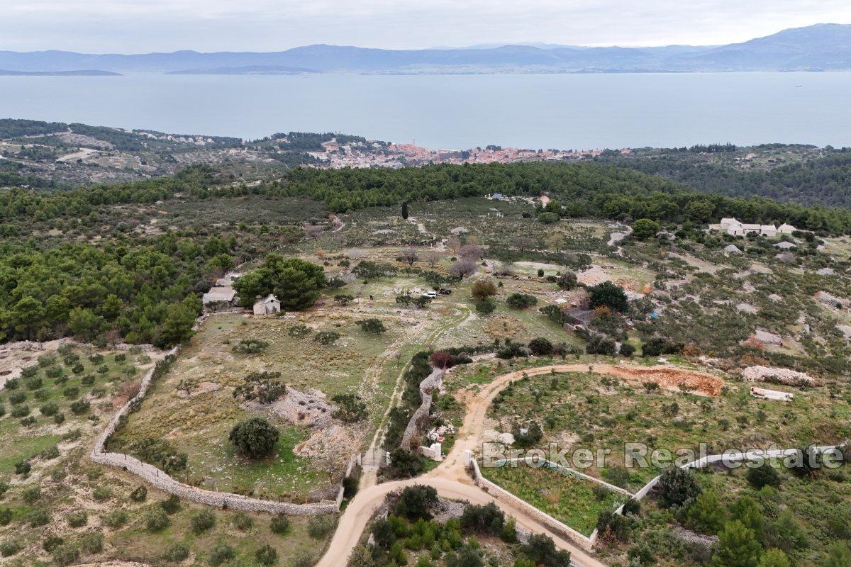 Extraordinary ranch estate with sea and island views