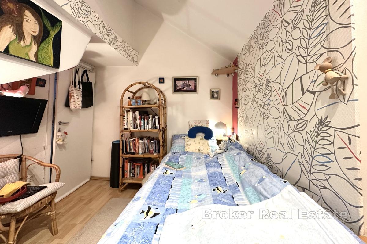 Spazioso appartamento duplex con terrazza e cortile