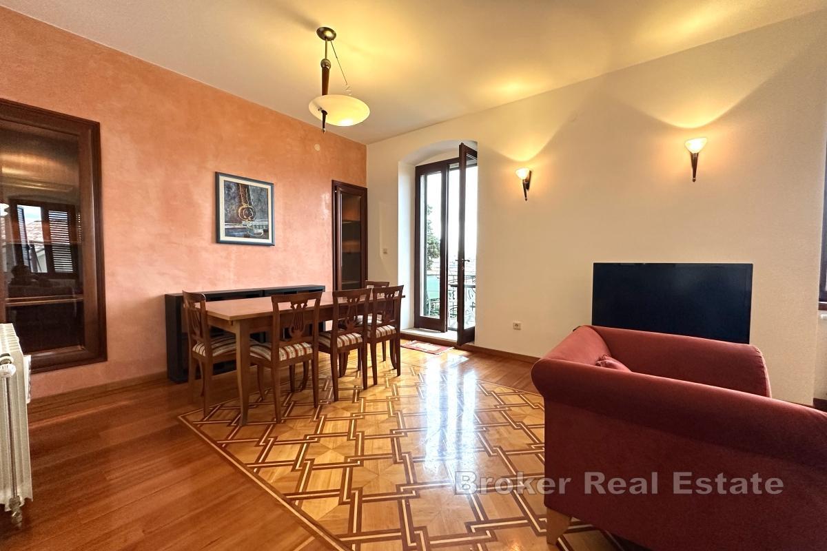 Eksklusiv leilighet i sentrum med hage og garasje