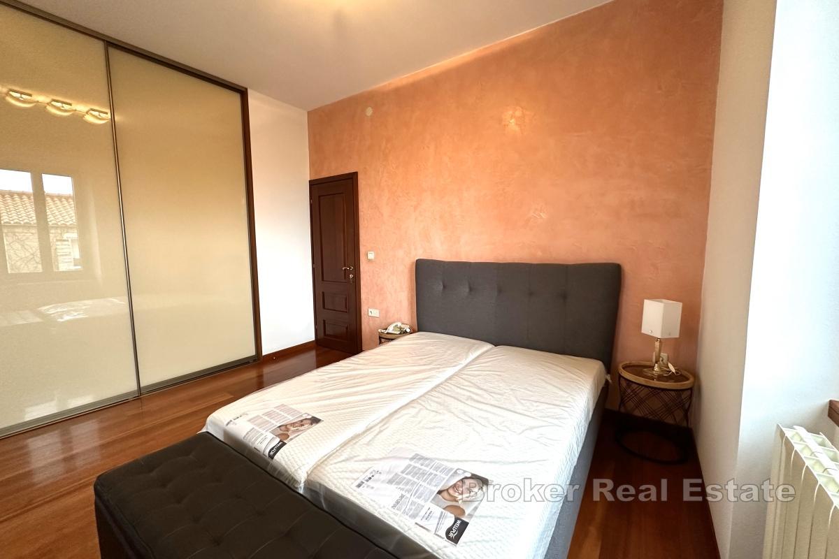 Eksklusiv leilighet i sentrum med hage og garasje