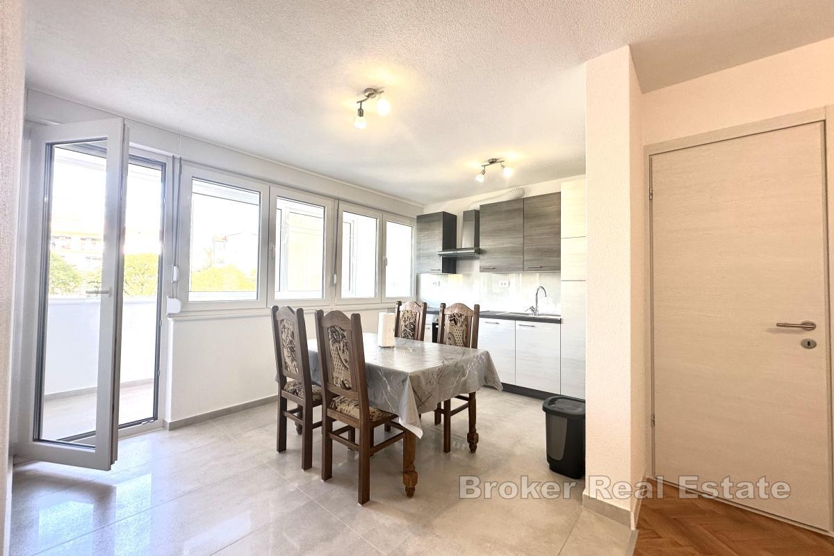 Przestronny apartament z dwiema sypialniami i loggią