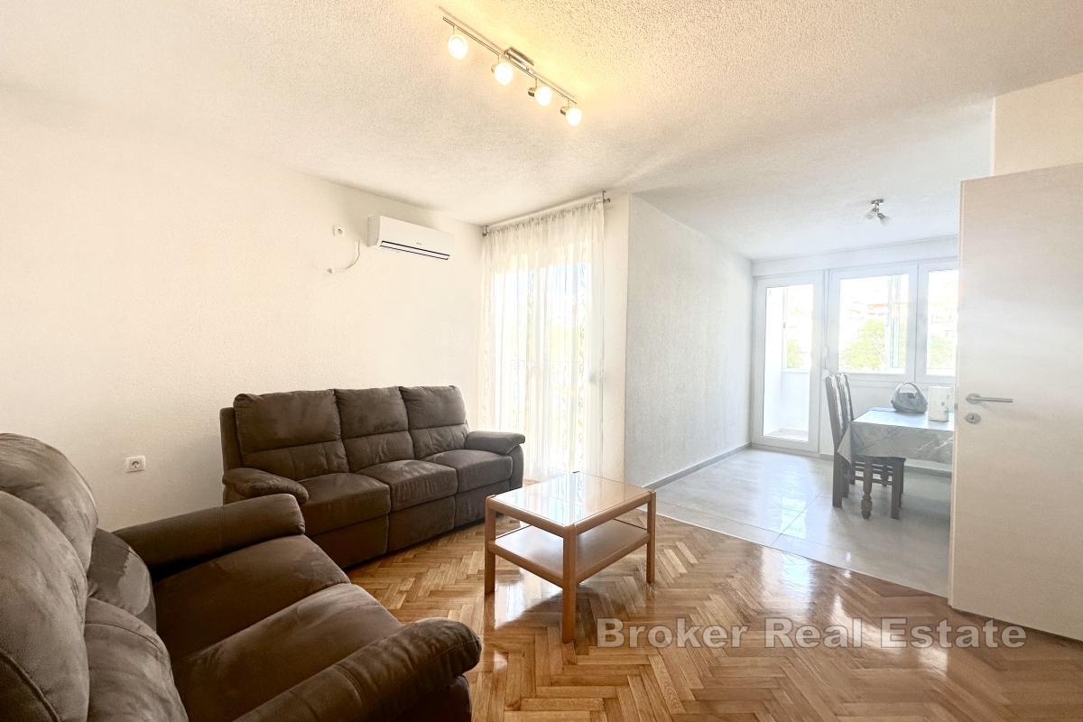 Przestronny apartament z dwiema sypialniami i loggią