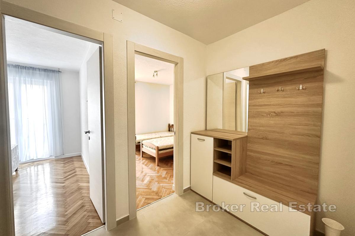 Przestronny apartament z dwiema sypialniami i loggią