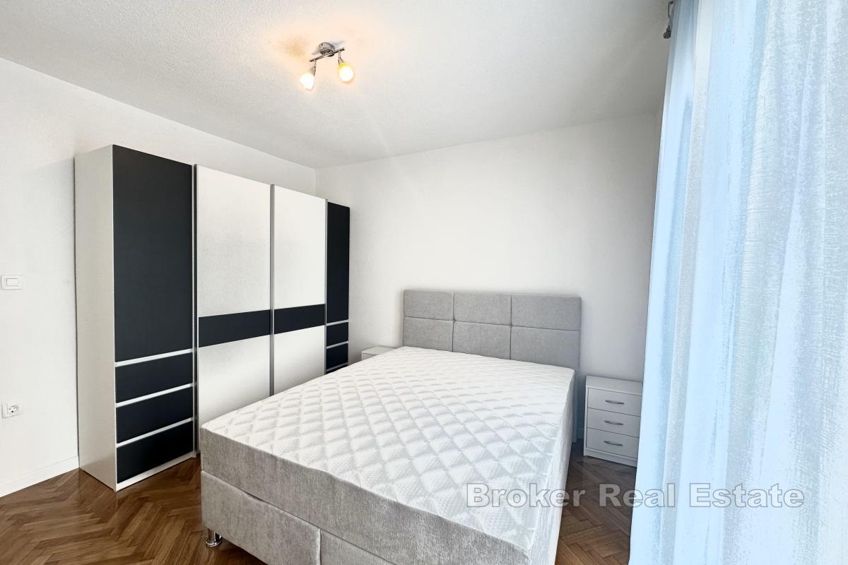 Przestronny apartament z dwiema sypialniami i loggią
