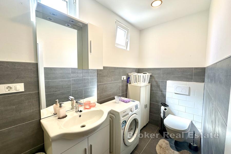 Hus med hage og garasje i attraktiv beliggenhet i Okrug Gornji