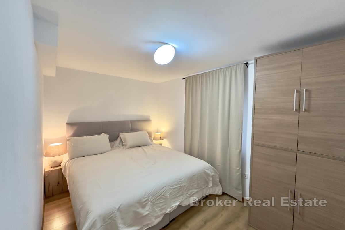 Steinhus i rolig beliggenhet