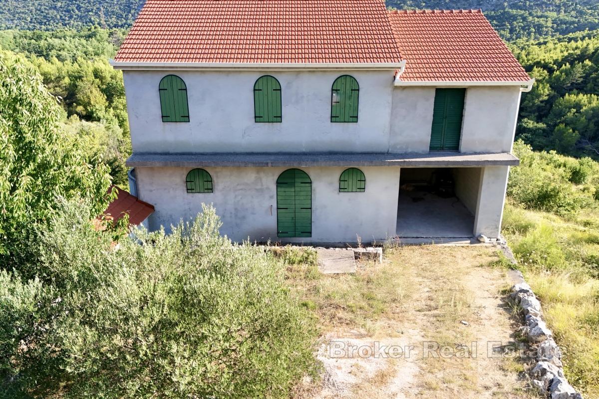 Dom w budowie z dużym ogrodem