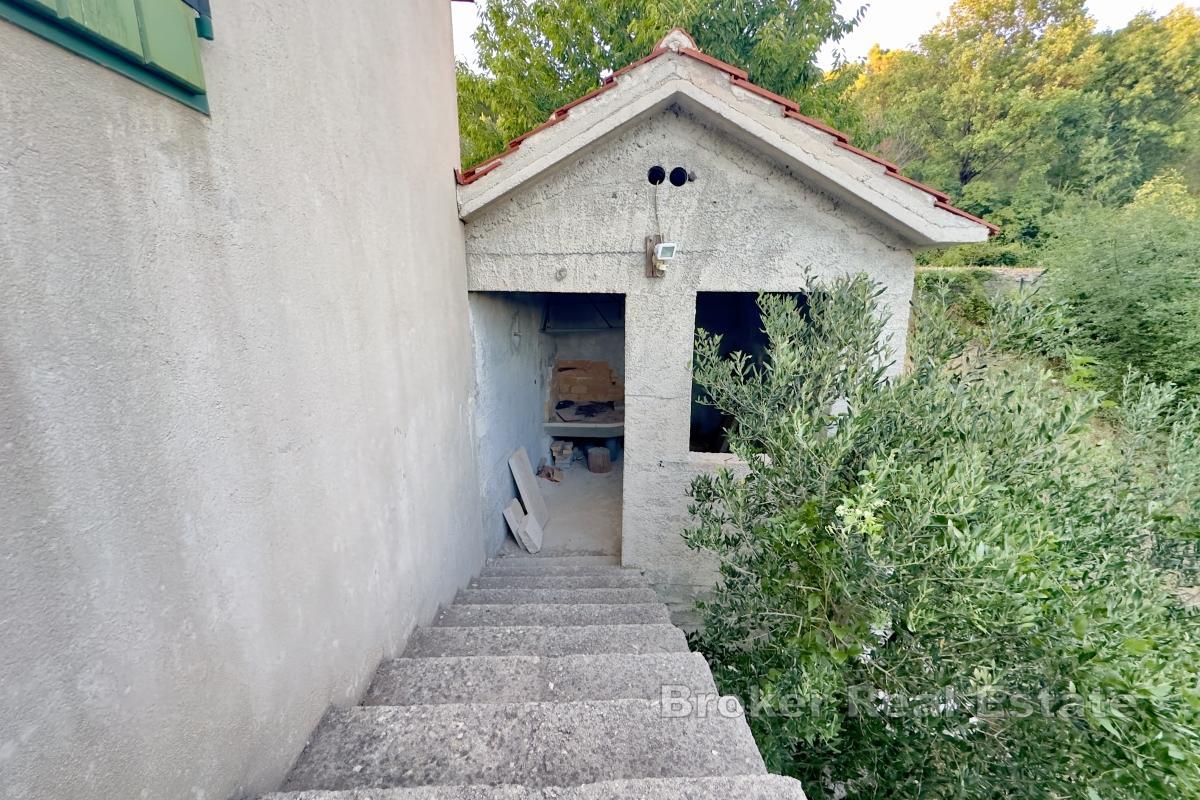 Dom w budowie z dużym ogrodem