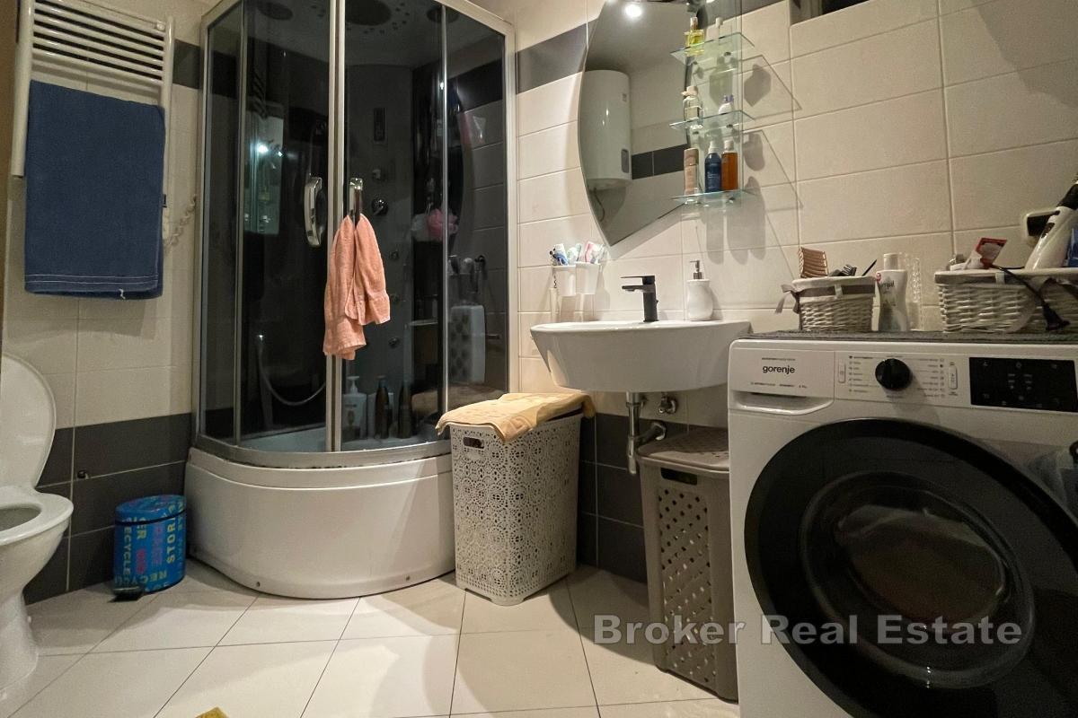 Komfortowy, trzypokojowy apartament z garażem i ogródkiem w samym centrum Kambelovca