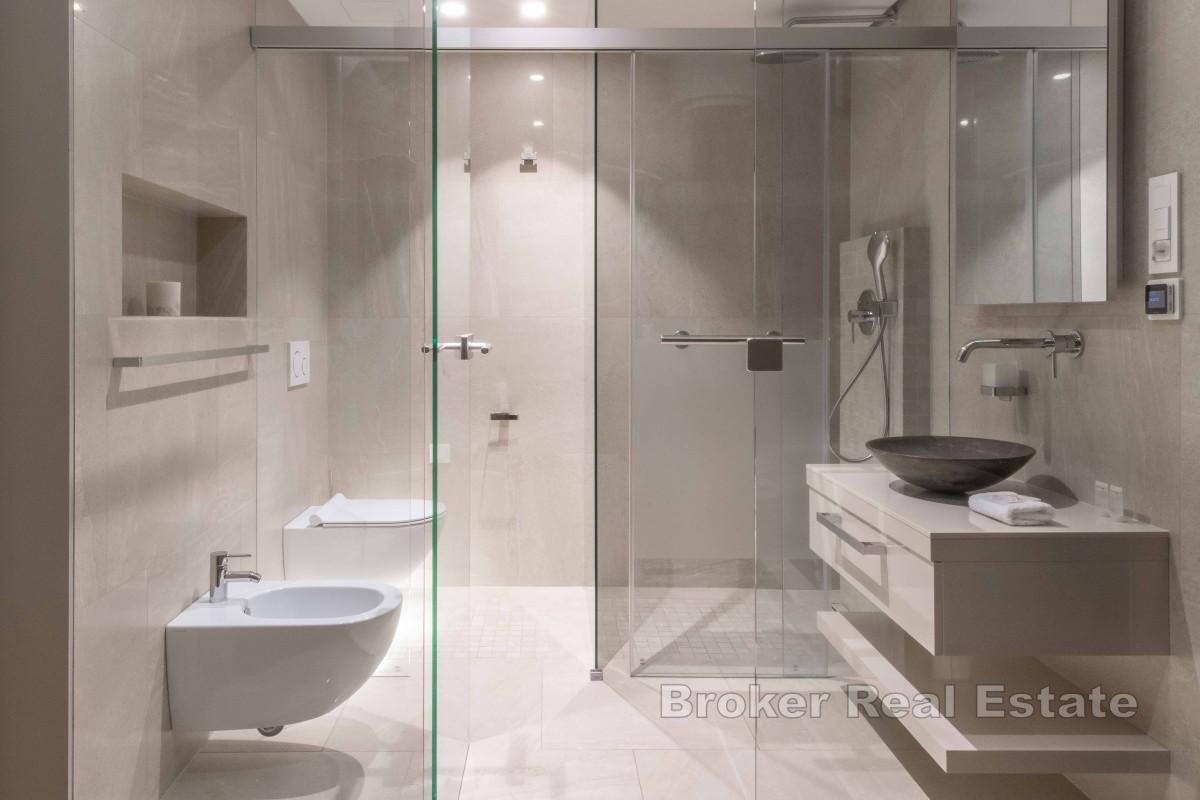 Luftig leilighet med to soverom, to terrasser og garasje i en prestisjefylt beliggenhet