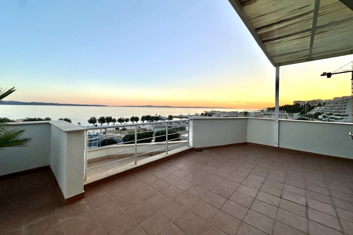 001-2049-64-Split-Znjan-Penthouse-in-an-excellent-location-for-rent
