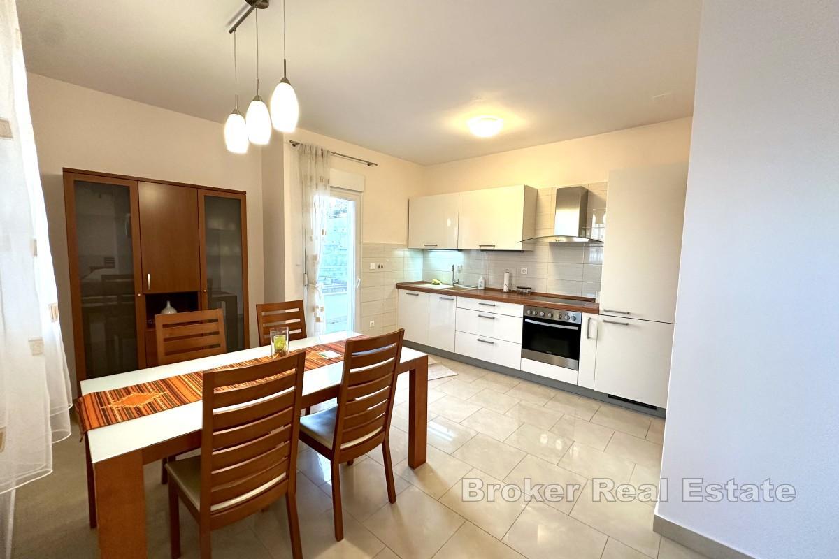 Exkluzivní dvoupokojový byt v Žnjanu - dlouhodobý pronájem