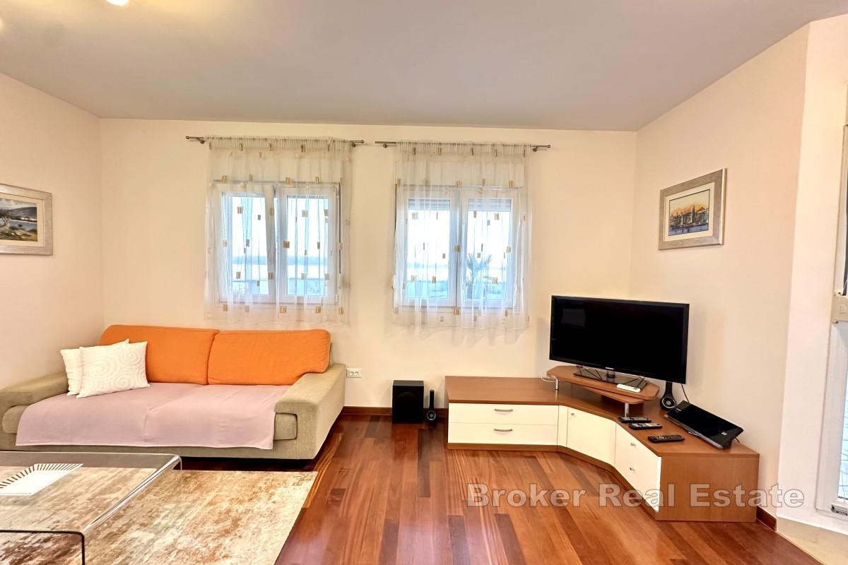 Exkluzivní dvoupokojový byt v Žnjanu - dlouhodobý pronájem