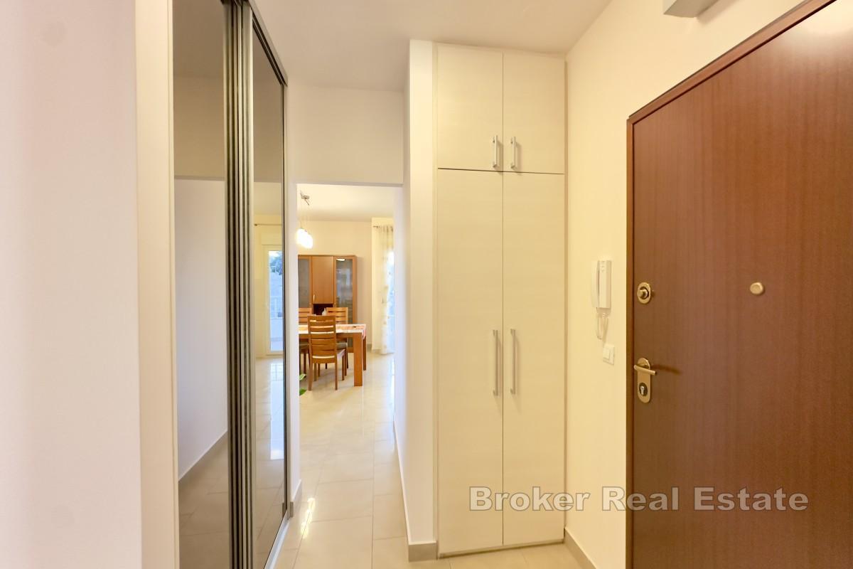 Exkluzivní dvoupokojový byt v Žnjanu - dlouhodobý pronájem