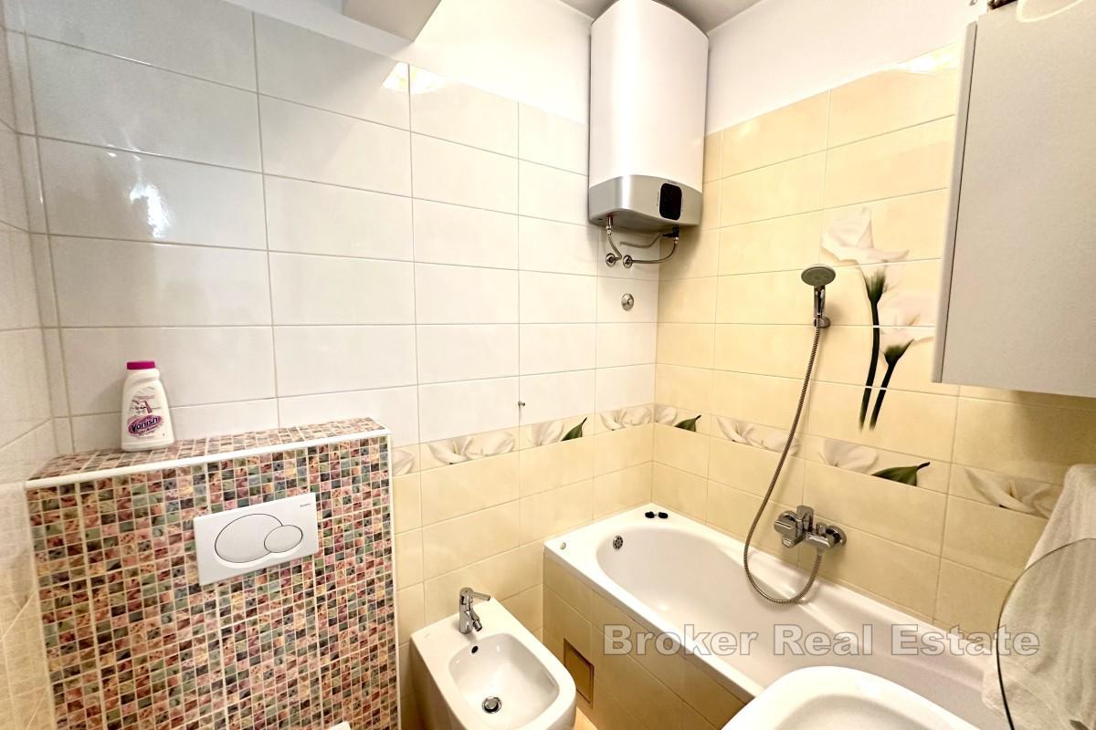 Exkluzivní dvoupokojový byt v Žnjanu - dlouhodobý pronájem