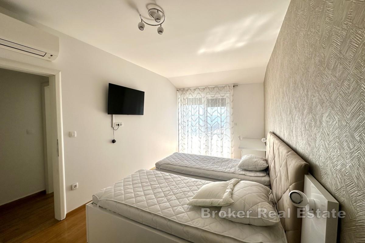 Przestronny apartament typu duplex z tarasem i widokiem na morze