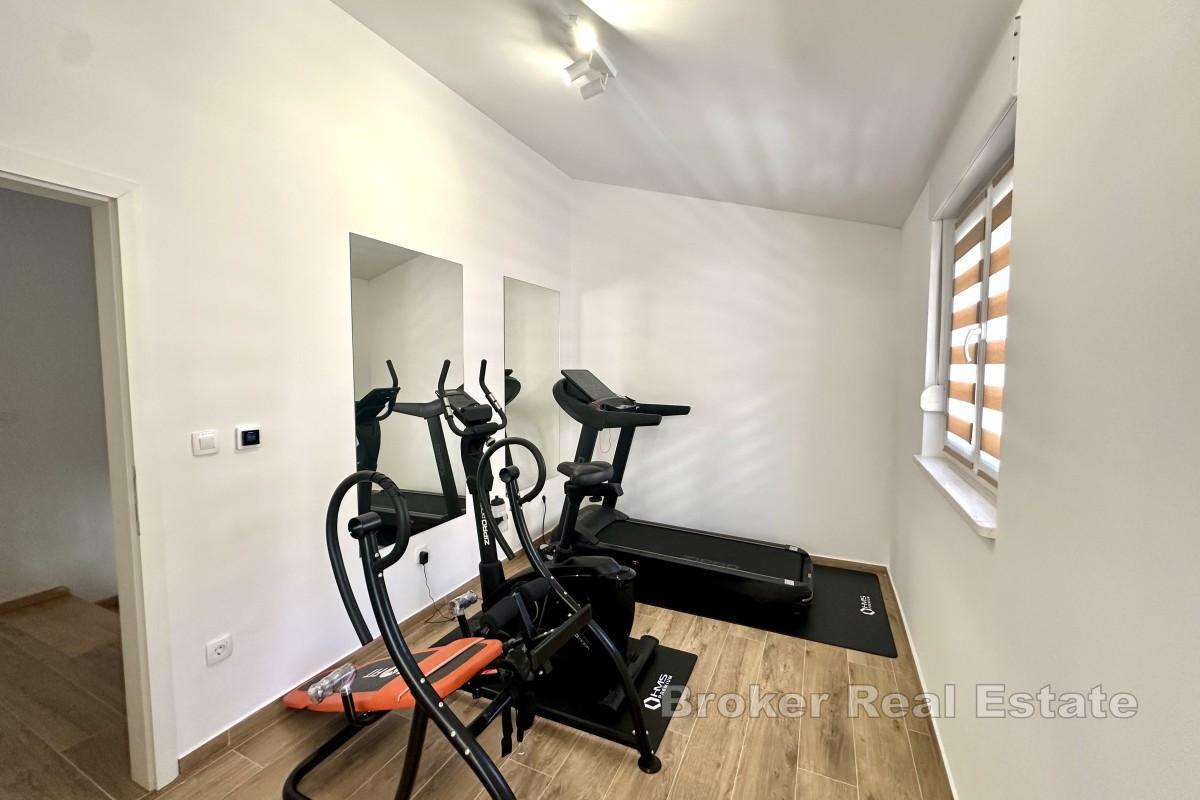 Przestronny apartament typu duplex z tarasem i widokiem na morze