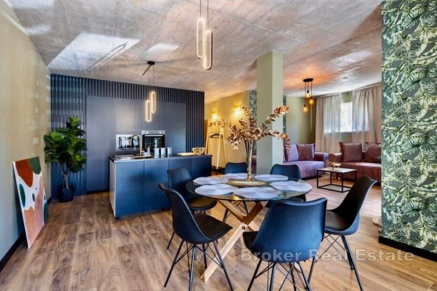 Apartmán s dvoma spálňami, záhradou a bazénom