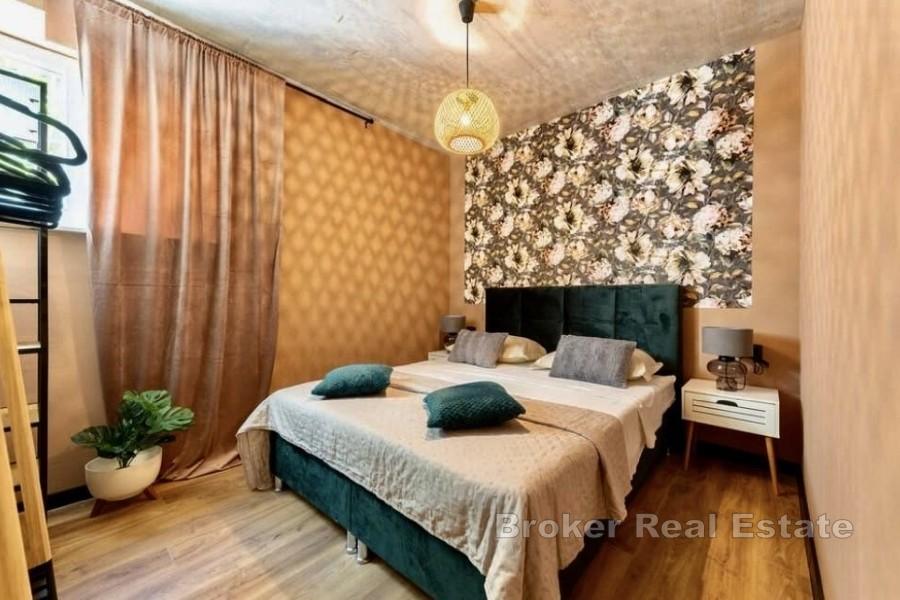 Apartmán s dvoma spálňami, záhradou a bazénom