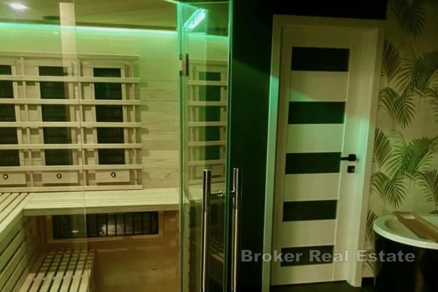 Apartmán s dvoma spálňami, záhradou a bazénom